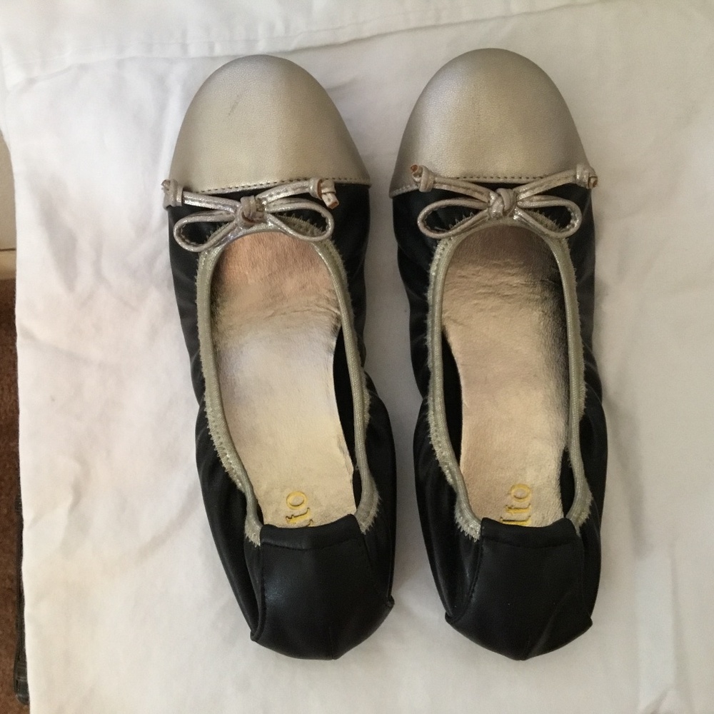 Rialto Black and Gold Flats